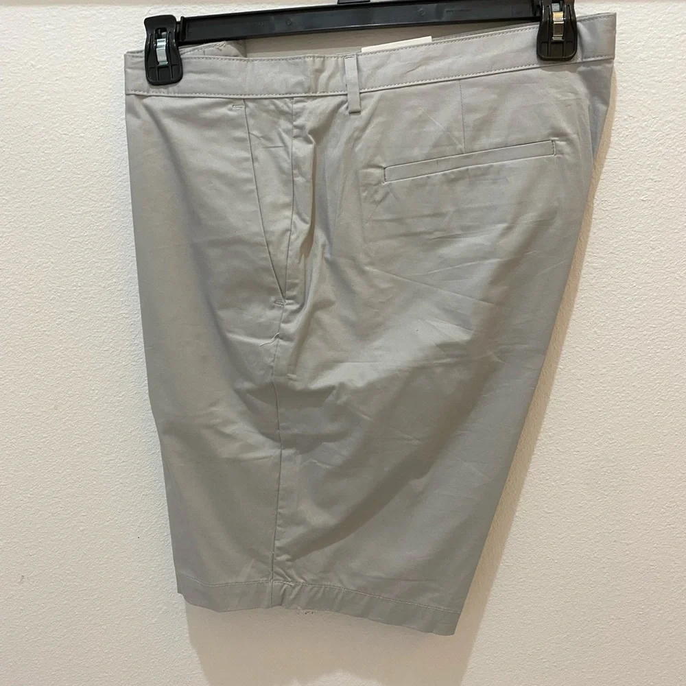 Calvin Klein Jeans Men's Light Gray Flat Front Casual Shorts - 40 - NWOT
